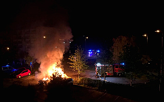 Pożar przy ul. Turkowskiego w Olsztynie. Zapalił się jeden z samochodów